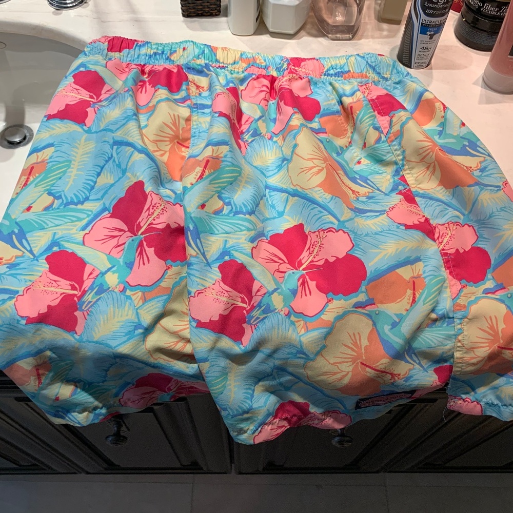 Mens' Vineyard Vines Flower Bathing Suit! Medium